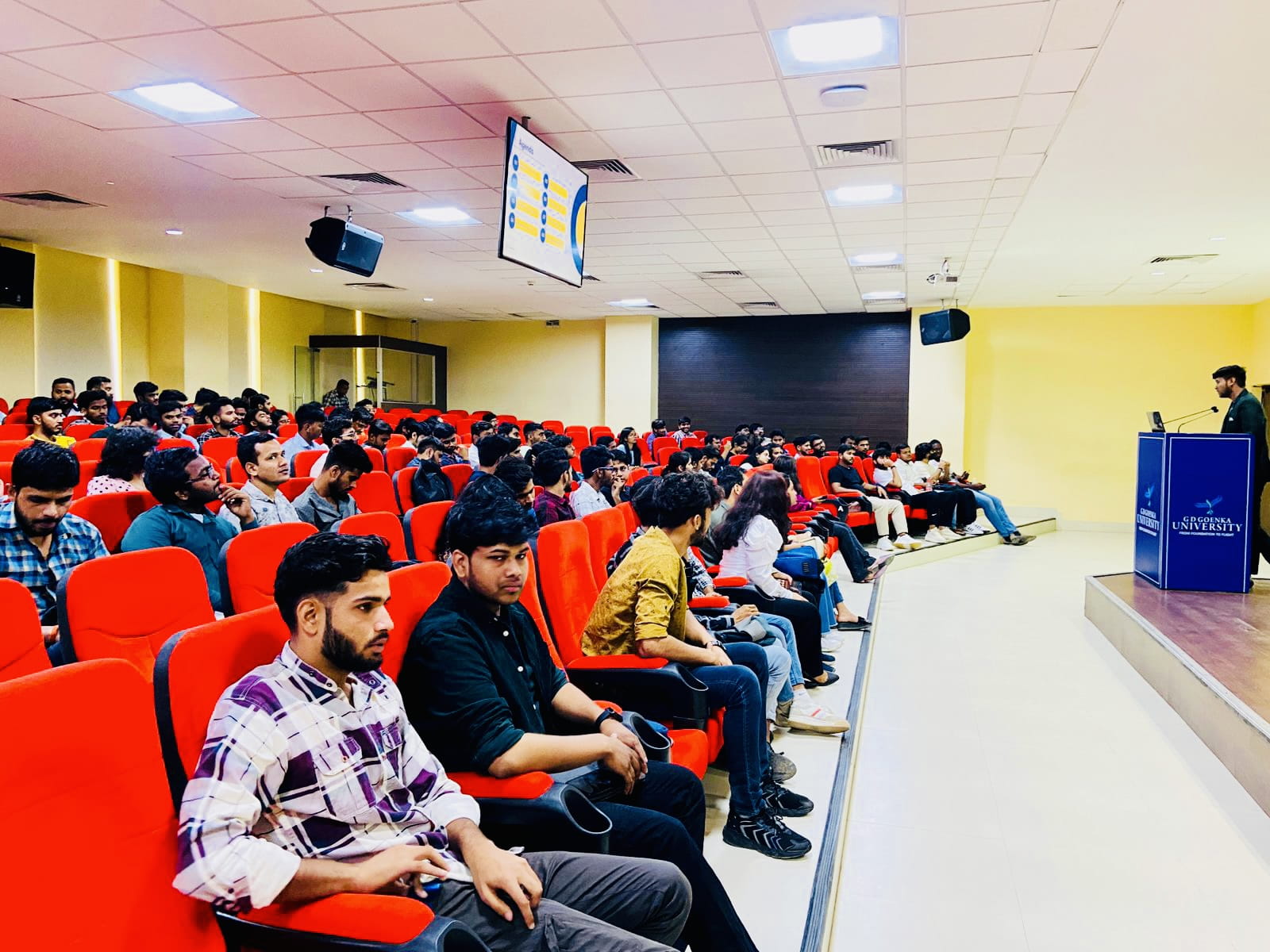 rjit_audience_2-zyUfLeis